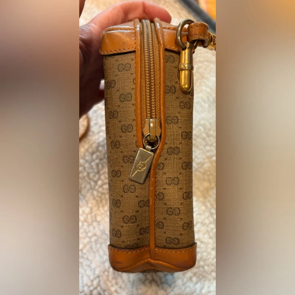 Authentic Vintage Gucci Crossbody Bag with Gold Accents - Picture 3 of 14